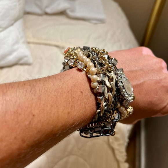 Gold, jeweled bracelet - VINTAGE, but EUC and NEVER WORN! BEAUTIFUL! - Picture 3 of 6